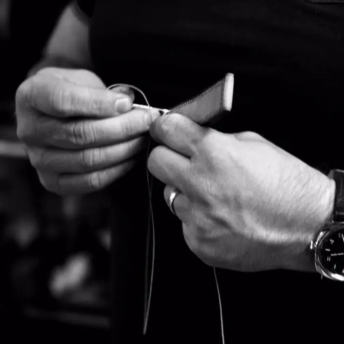 Mark Sanders straps hand craft saddle stitch